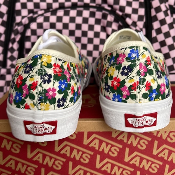 Vans WMNS Authentic
Floral White
VN0009PVTBD
Sneakers - Picture 14 of 16